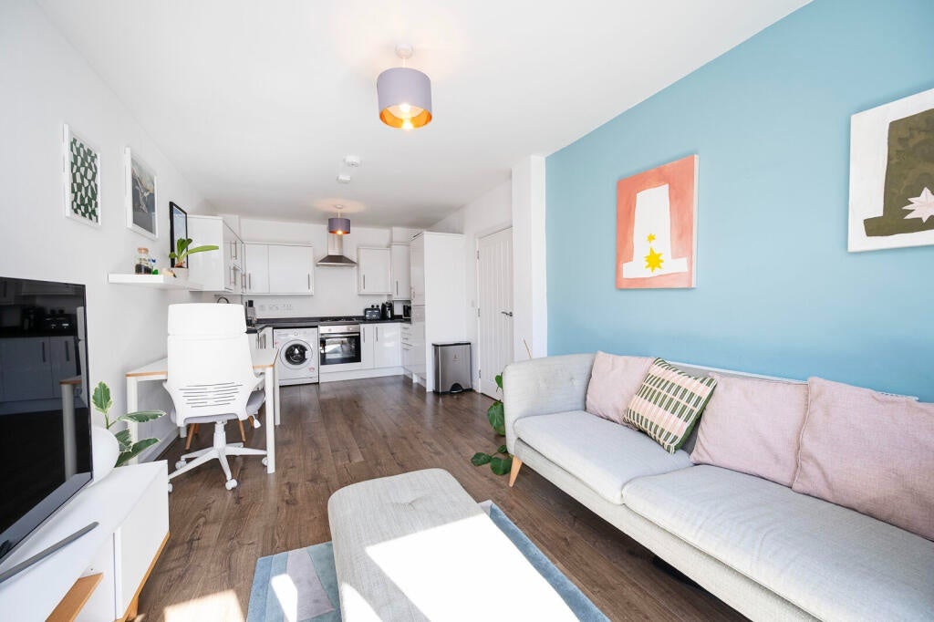 Flat Buckhurst Street in Greater London
