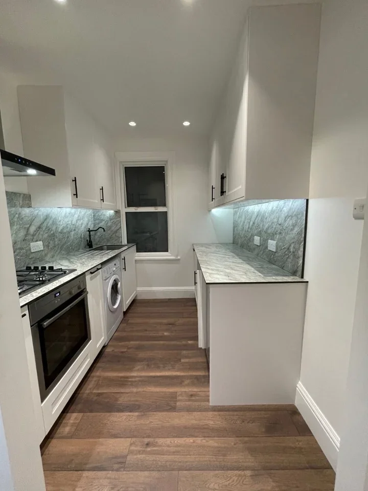 Flat Vaughan Road in Greater London