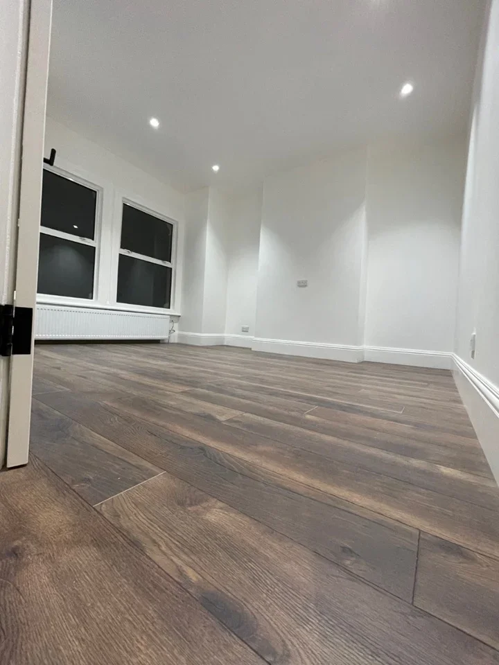 Flat Vaughan Road in Greater London