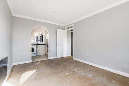 Flat Roebuck Court in South Oxfordshire