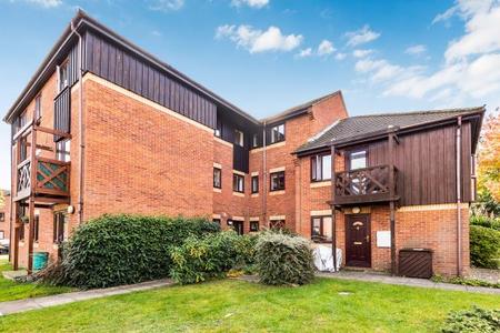 Flat Roebuck Court in South Oxfordshire
