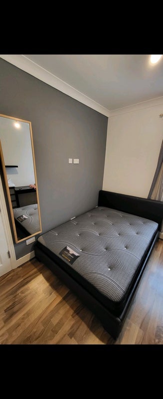 Room Langham Road in Greater London