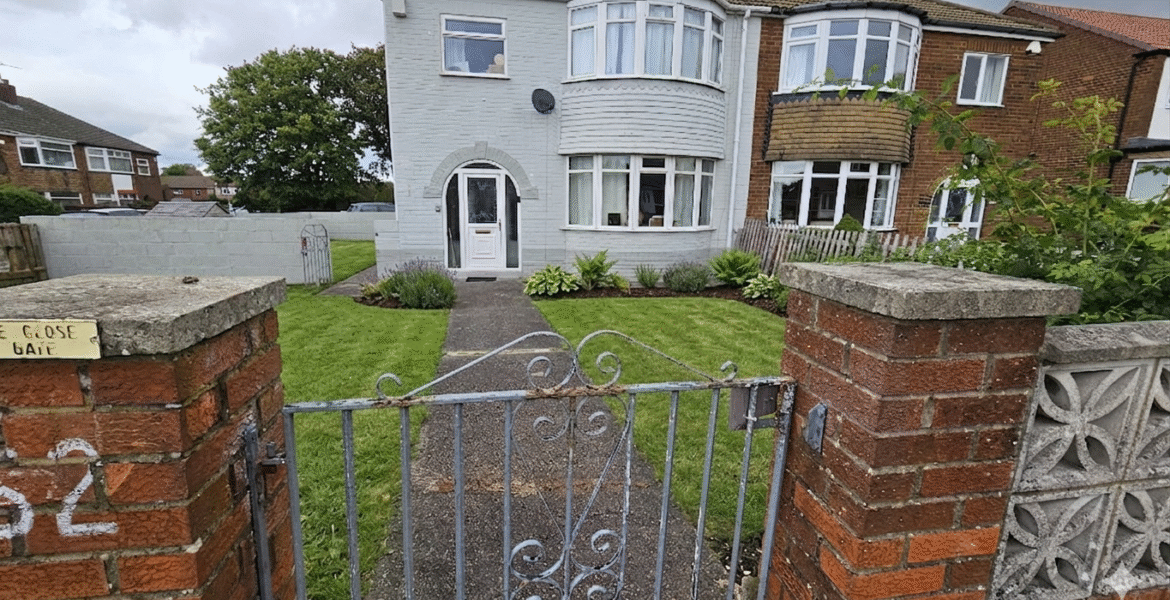 House Primley Park View in Leeds