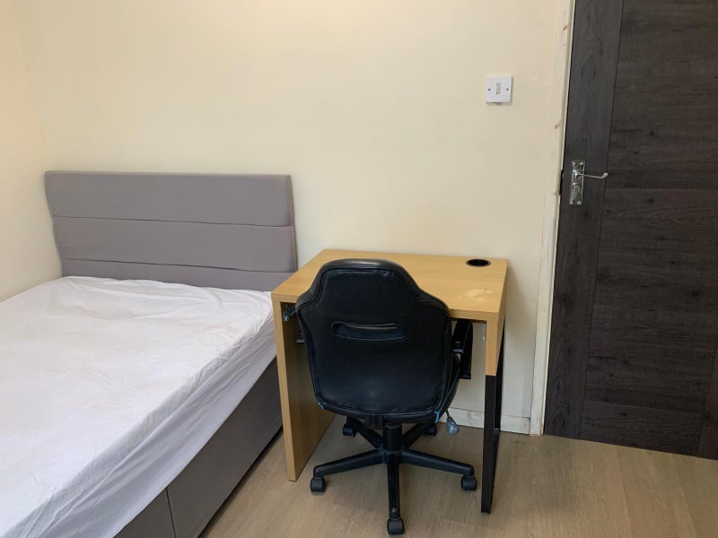 Room Sugden Grove in Birmingham