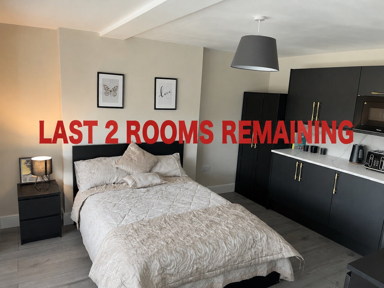 Room Larch Grove in Salford