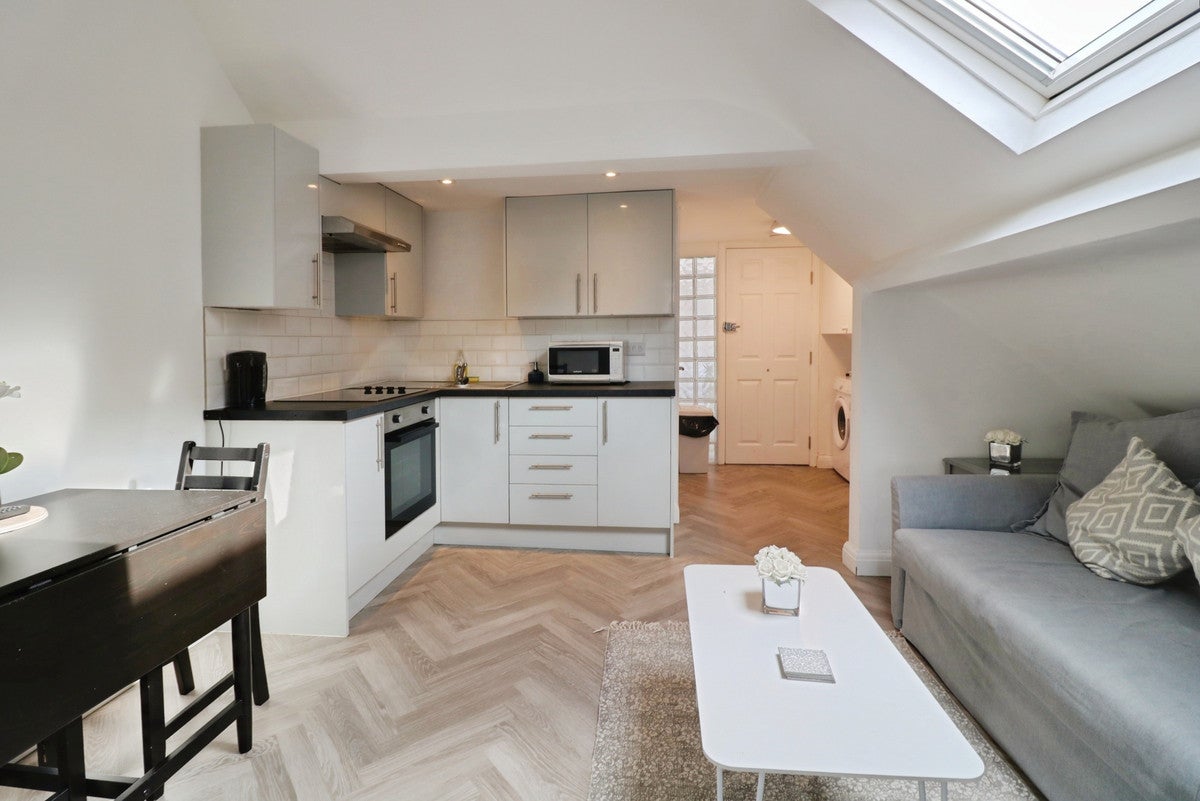 Flat Leighton Avenue in Southend-on-Sea