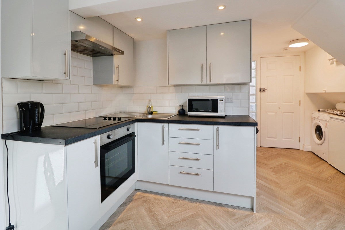 Flat Leighton Avenue in Southend-on-Sea