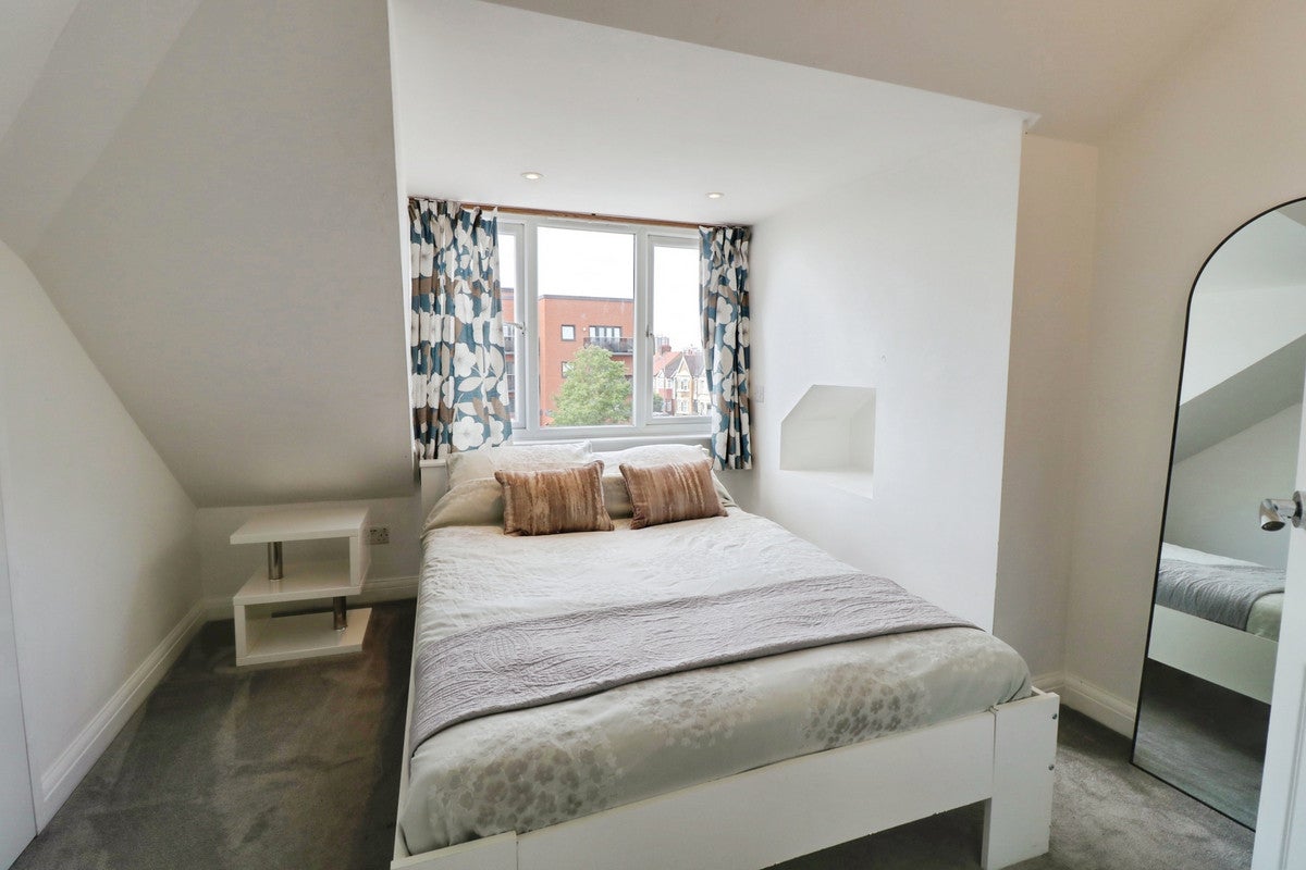 Flat Leighton Avenue in Southend-on-Sea