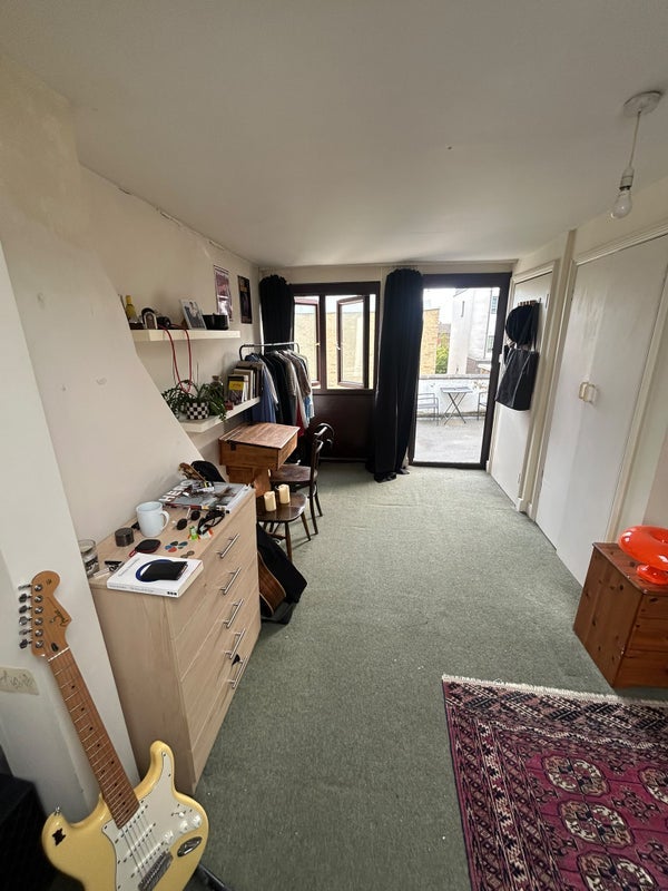 Room Mellish Street in Greater London