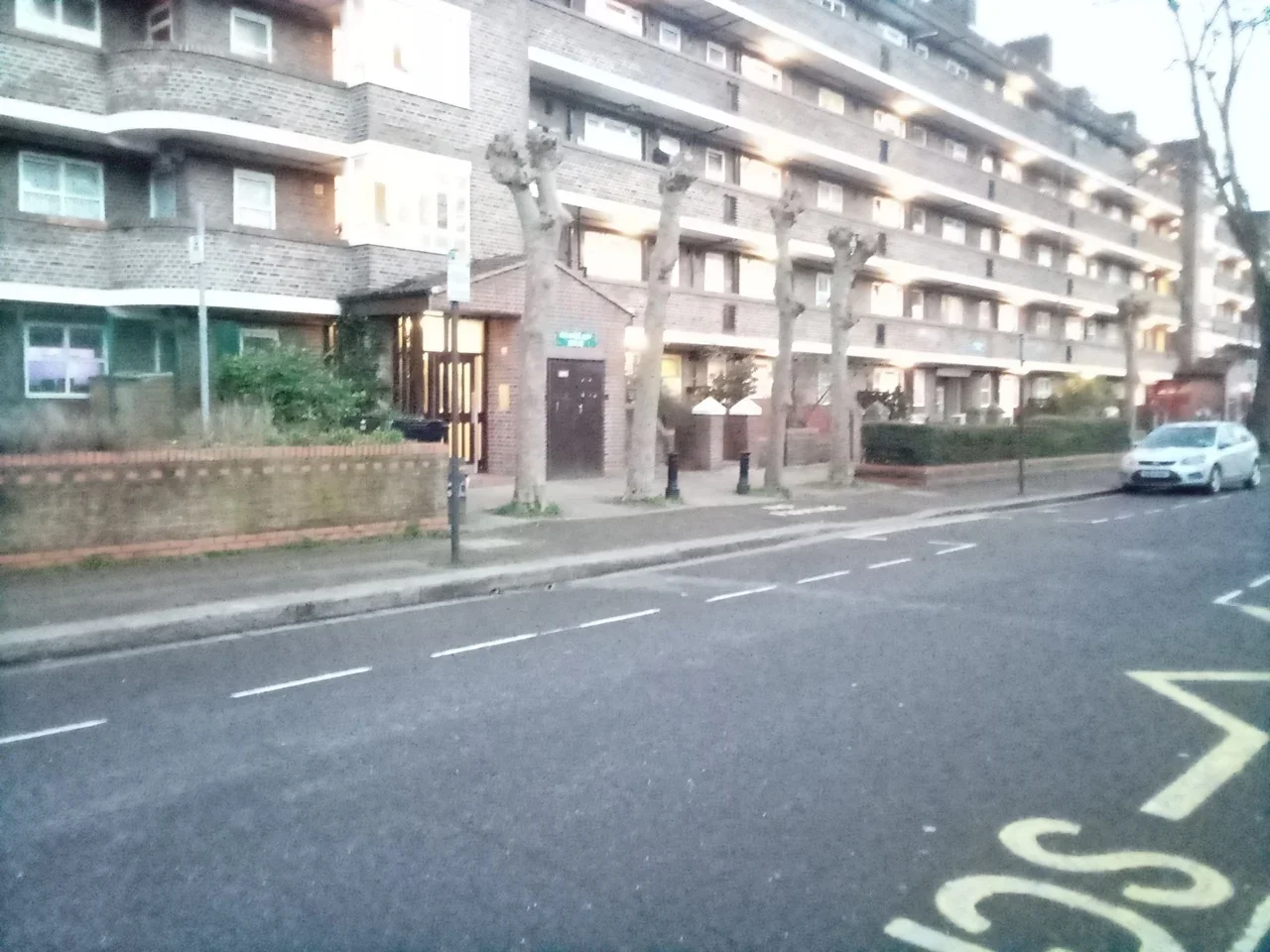 Room Commonwealth Avenue in Greater London