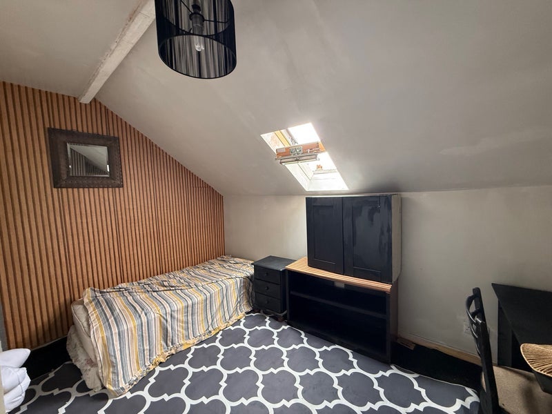 Room Nowell Grove in Leeds