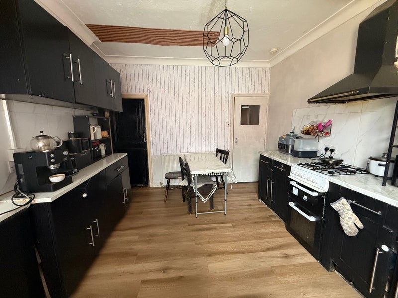 Room Nowell Grove in Leeds