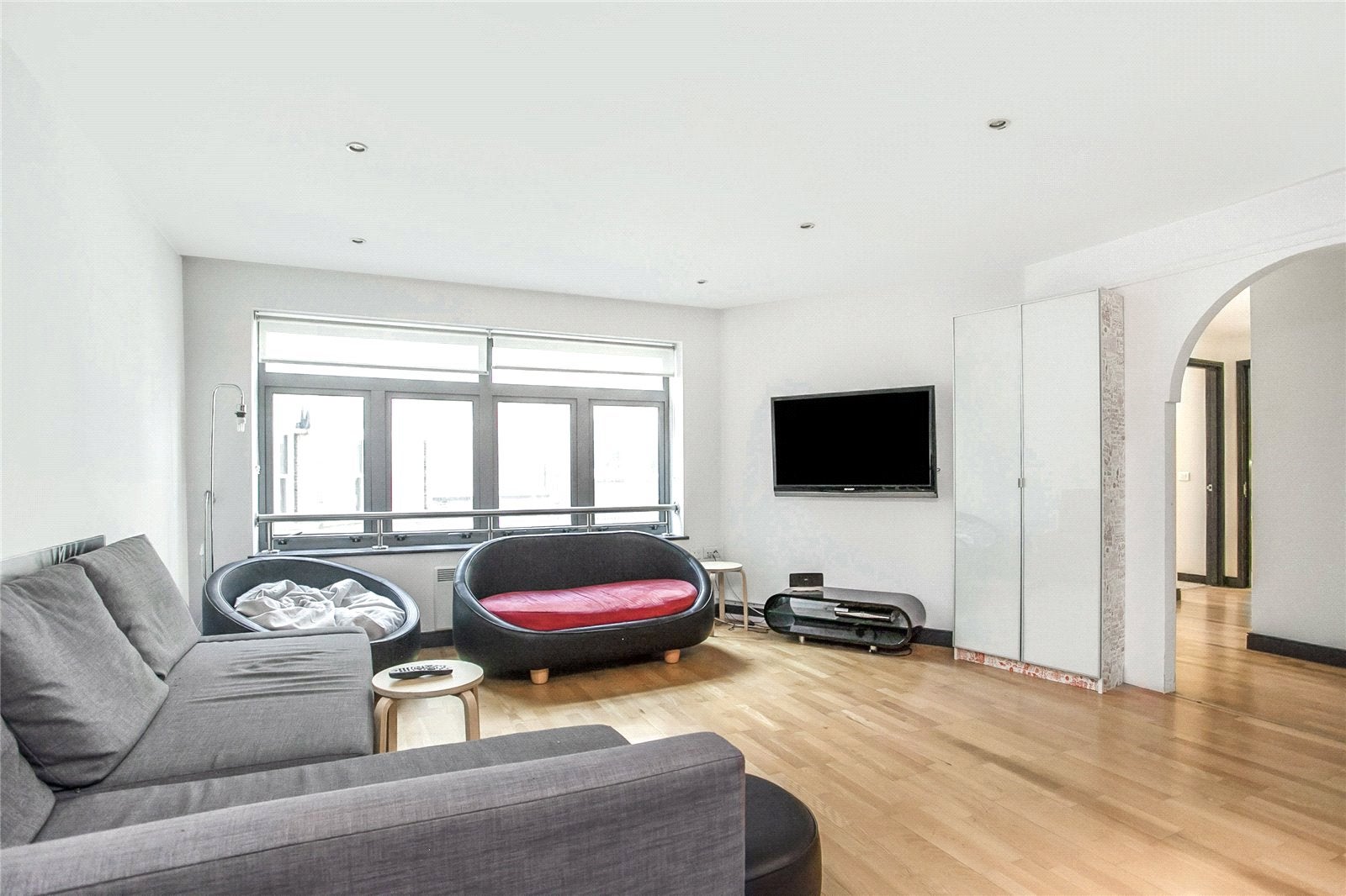 Flat Garden Walk in Greater London