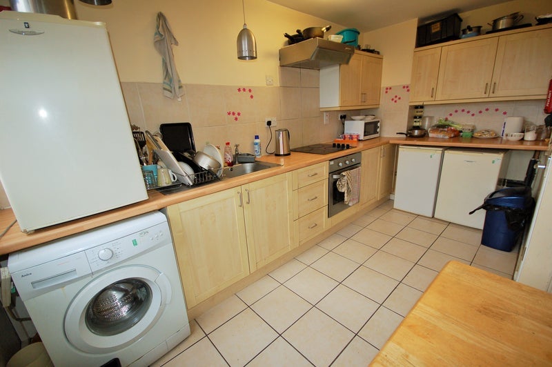 Room Bakersfield in Greater London