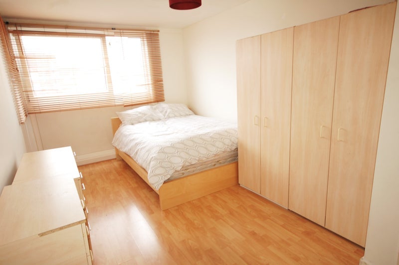 Room Bakersfield in Greater London