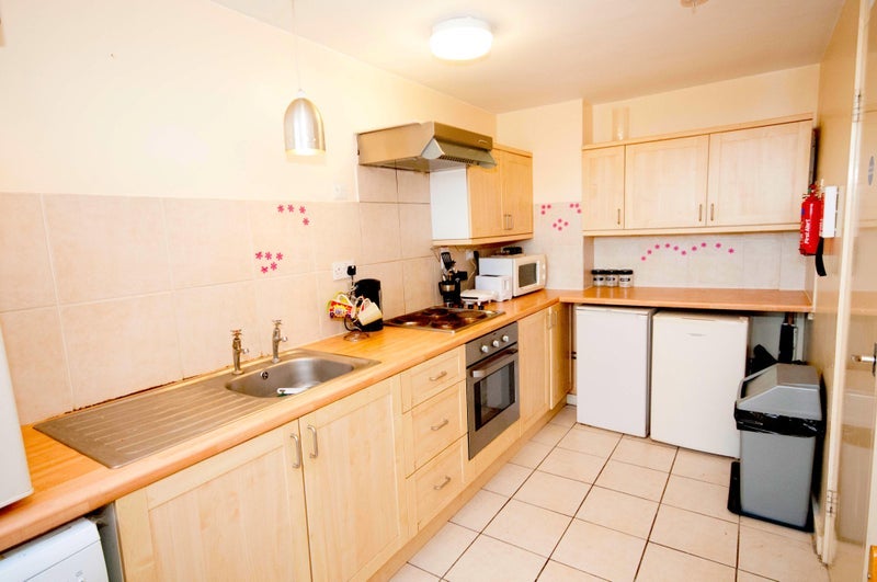 Room Bakersfield in Greater London