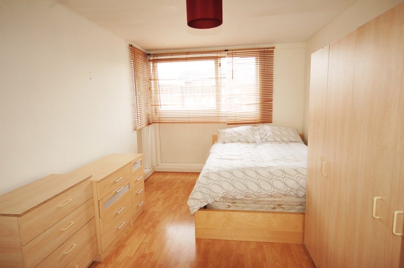 Room Bakersfield in Greater London