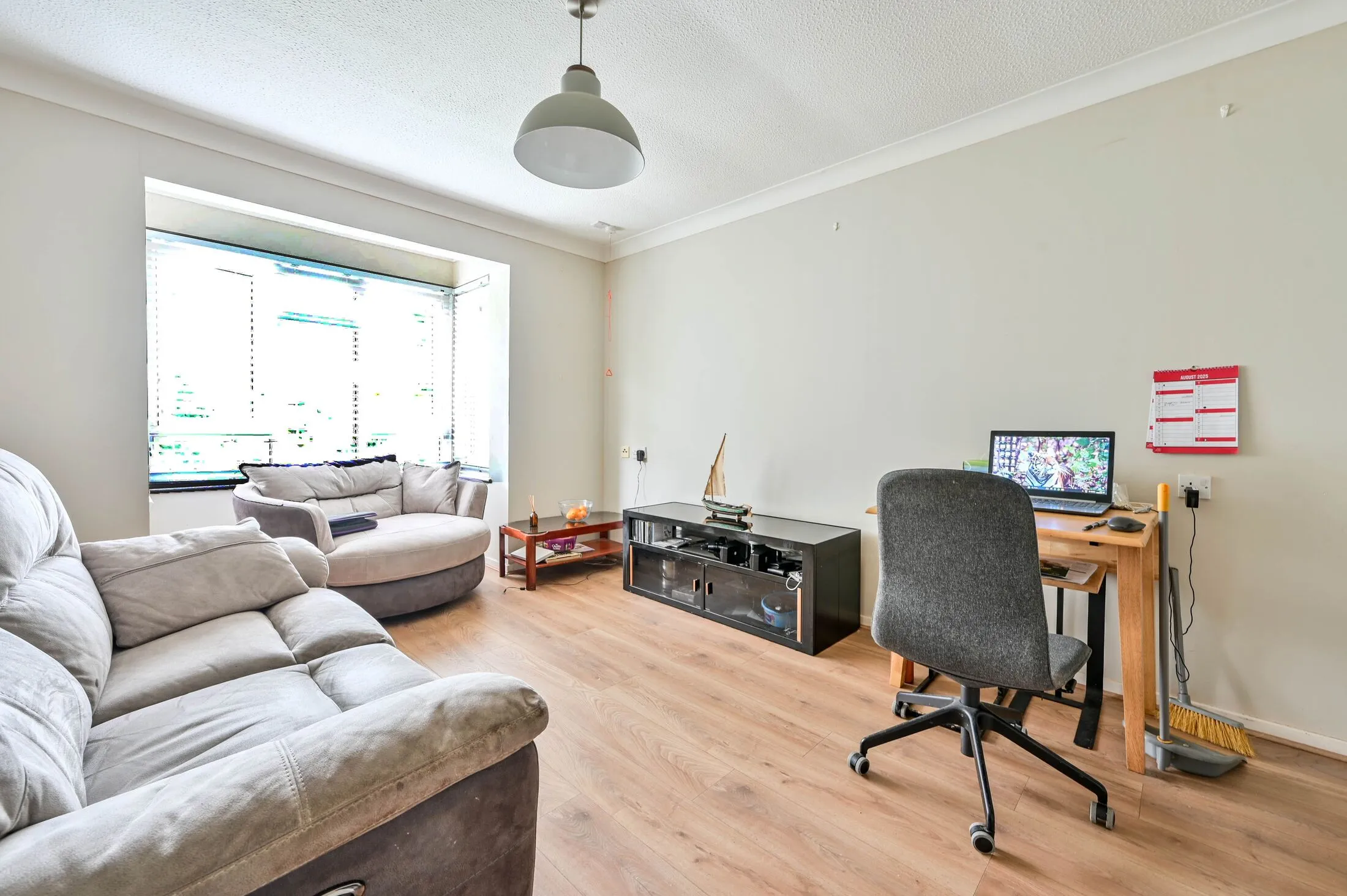 Flat Francis Court in Guildford