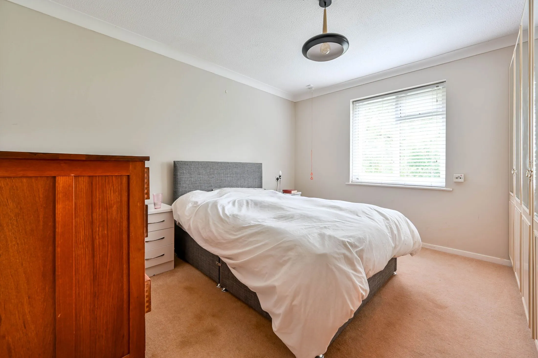Flat Francis Court in Guildford