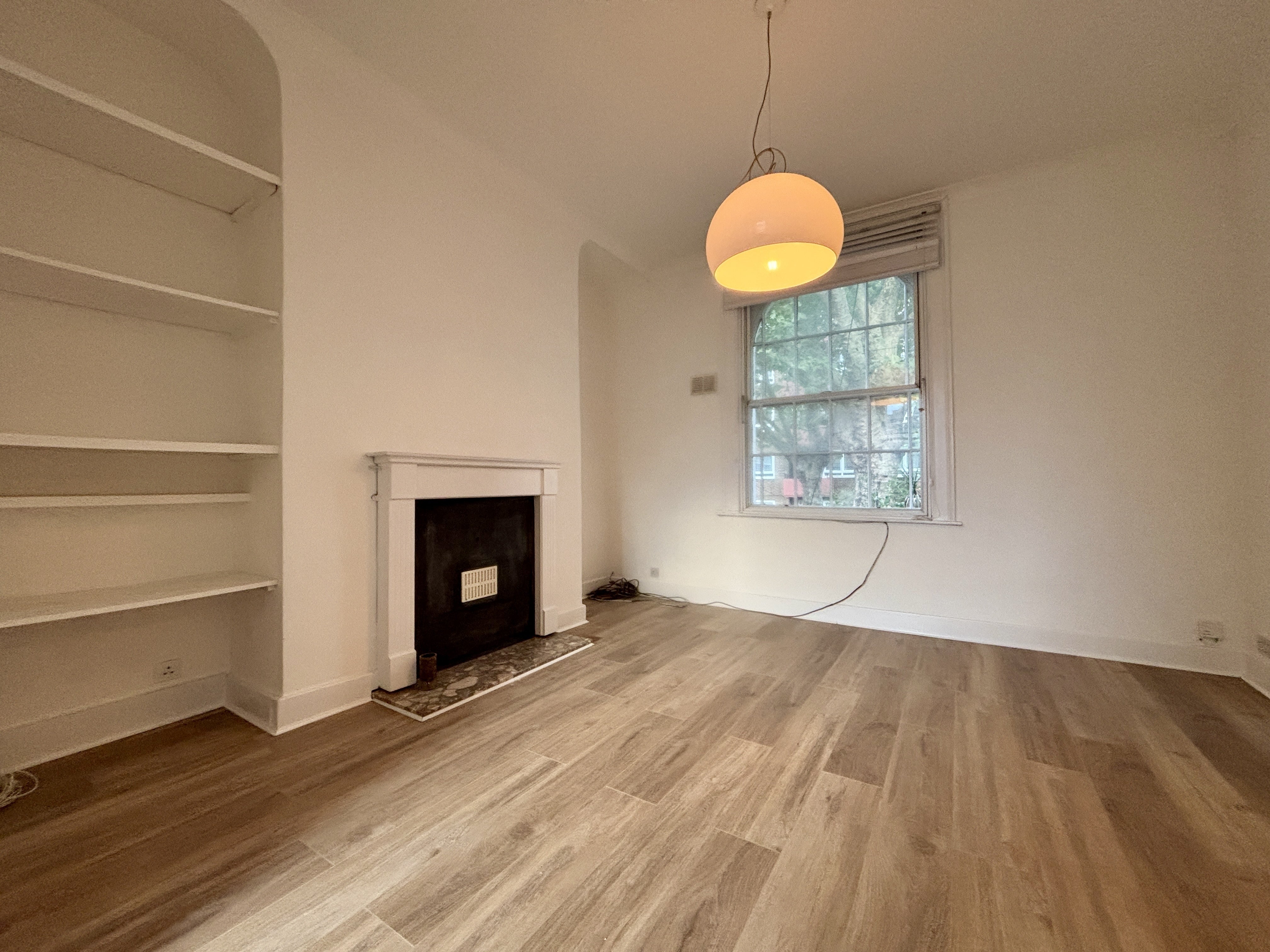 Flat Kender Street in Greater London