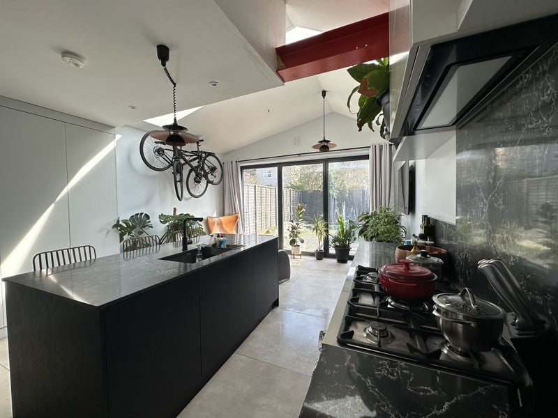 Room Hollington Road in Greater London