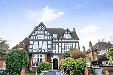 Flat Oaklands Road in London