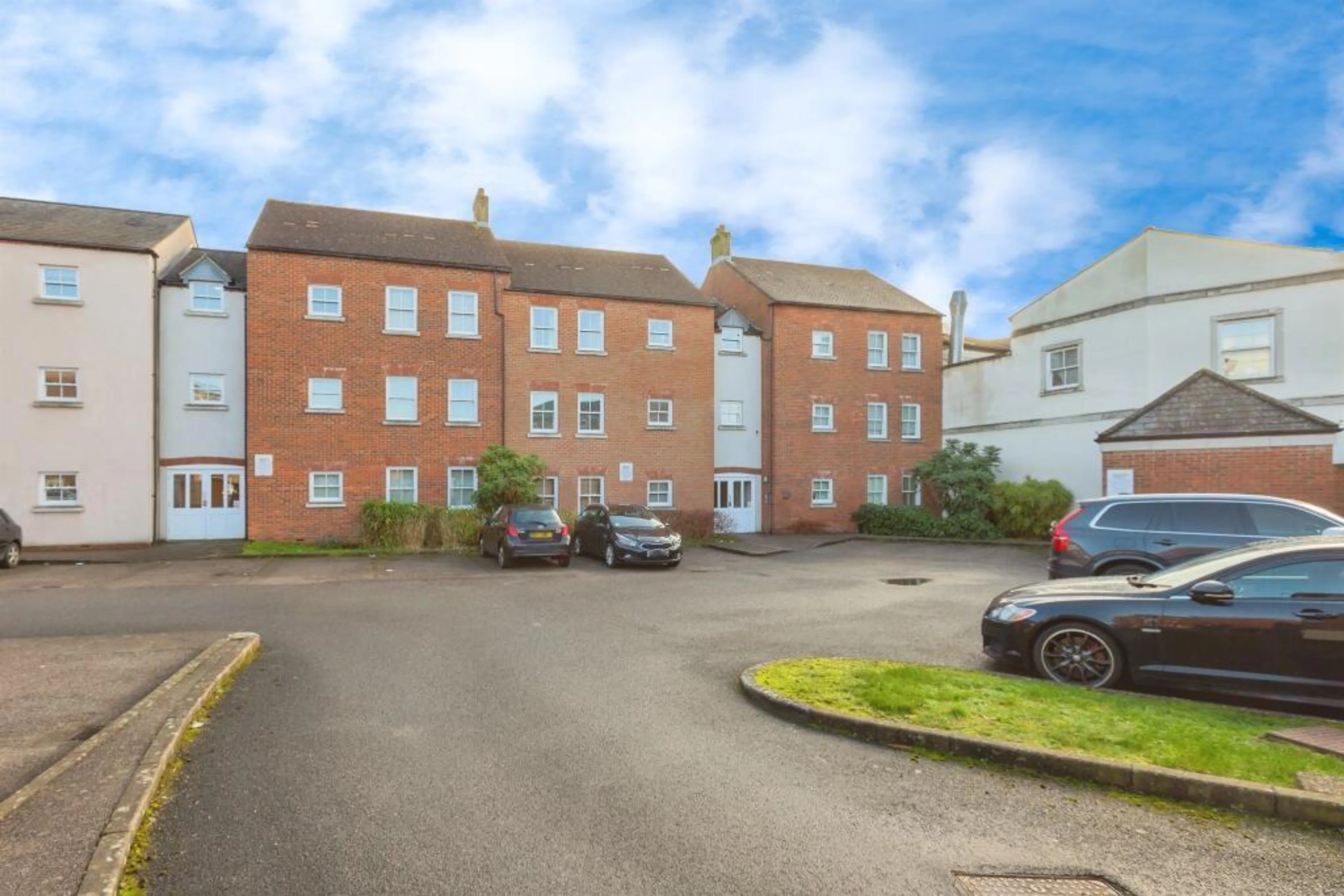 Flat Trenchard Street in Fairford Leys