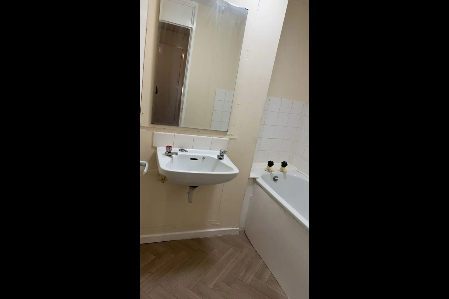 Room Stoneycroft Close in Greater London