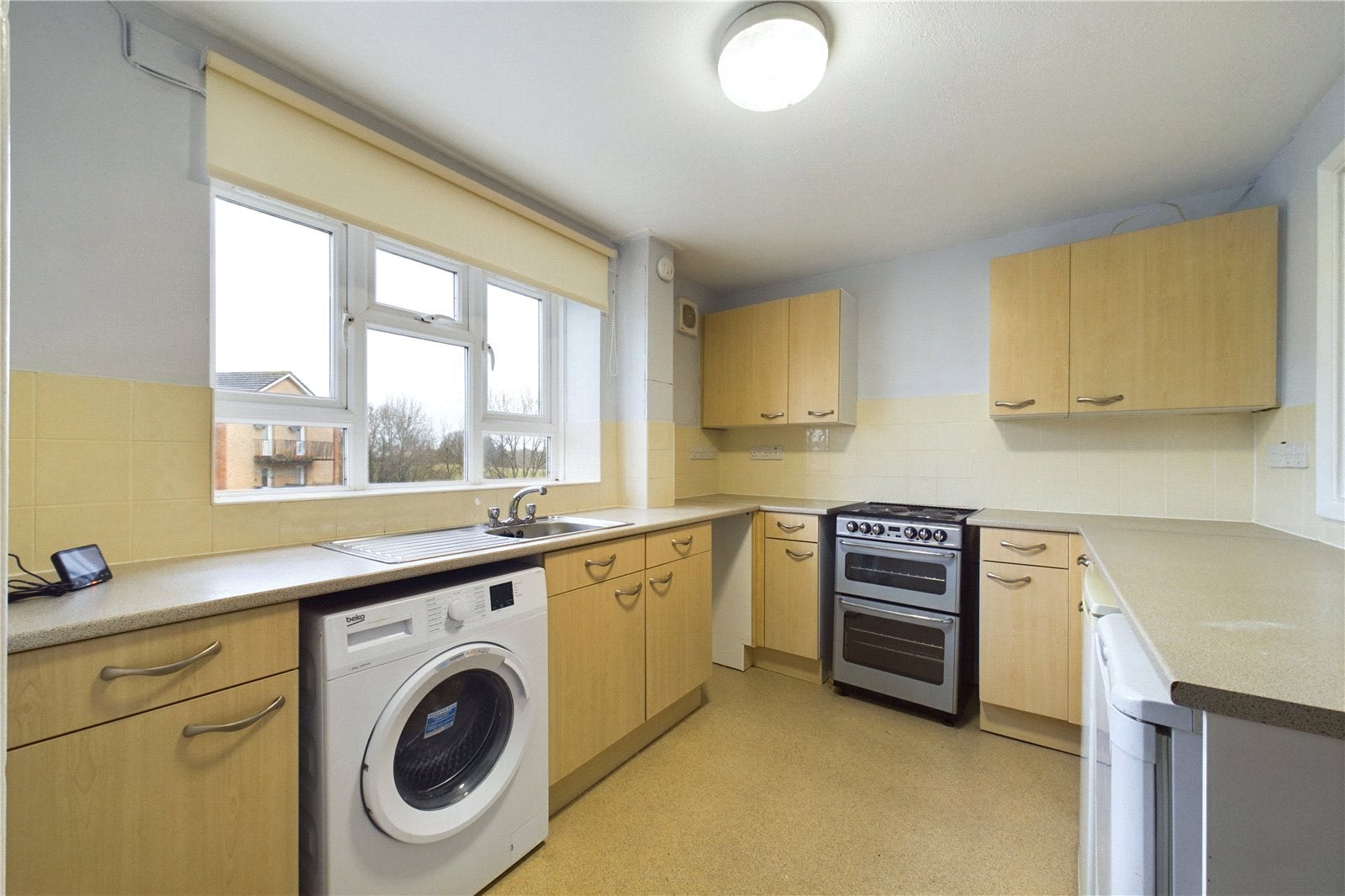 Flat Hunters Hill in Burghfield Common