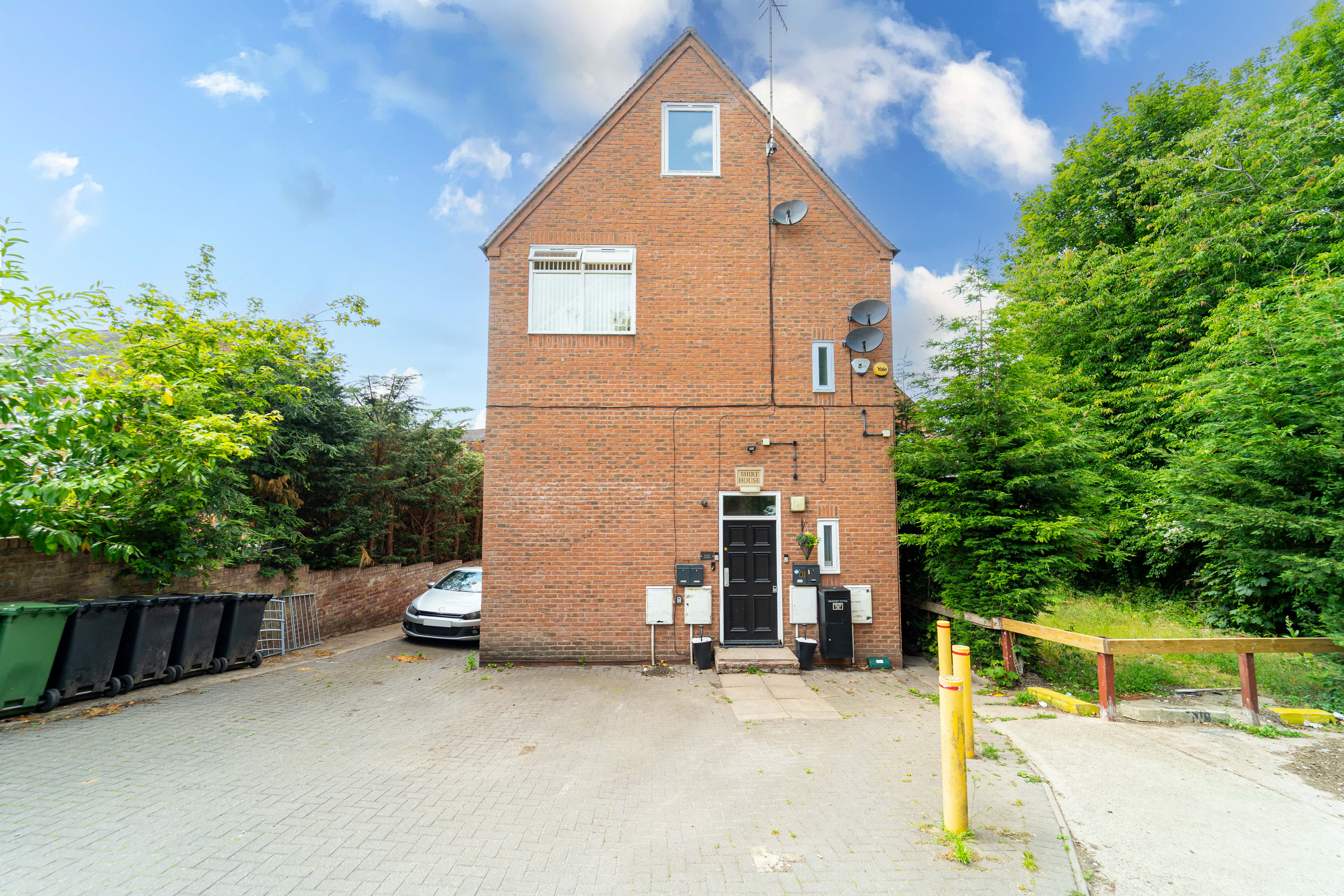 Flat Paradise Row in Bromsgrove