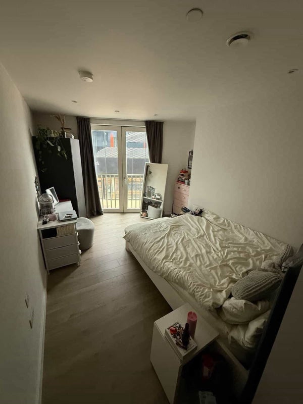 Room Parkes Street in Greater London