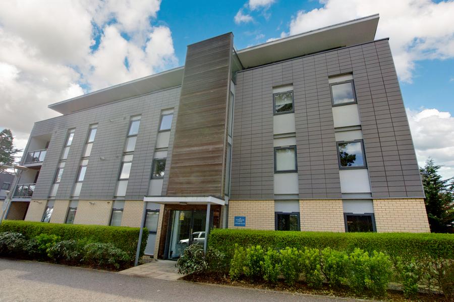 Flat Newsom Place in St Albans