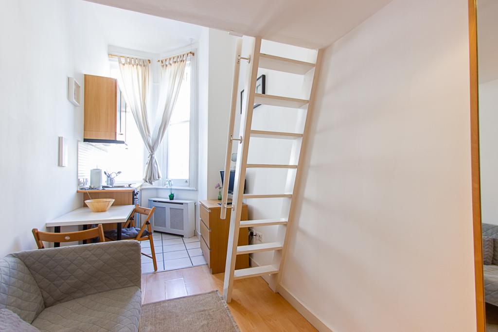 Room Penywern Road in Greater London