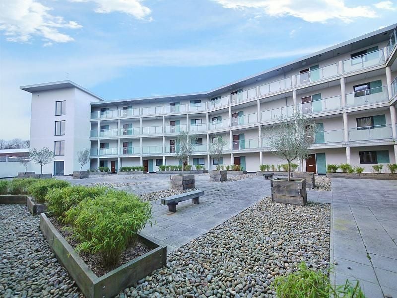 Flat Rollason Way in Brentwood