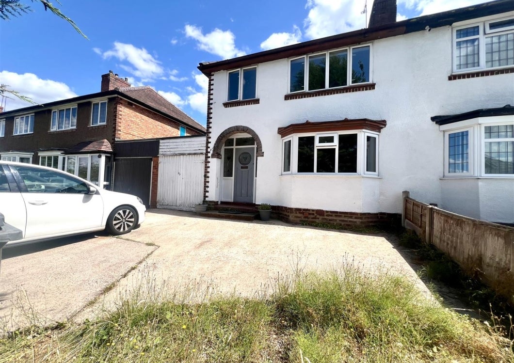 House Oxbarn Avenue in Wolverhampton