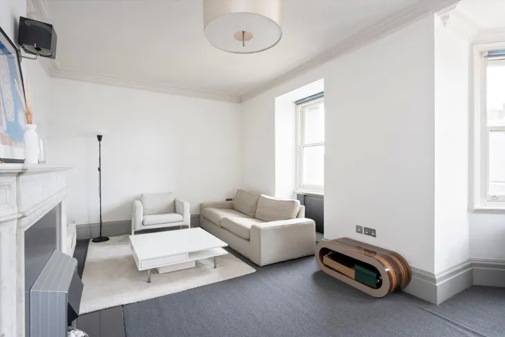 Flat Hay Hill in City of Westminster