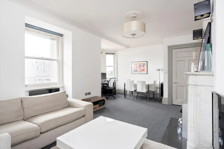 Flat Hay Hill in City of Westminster