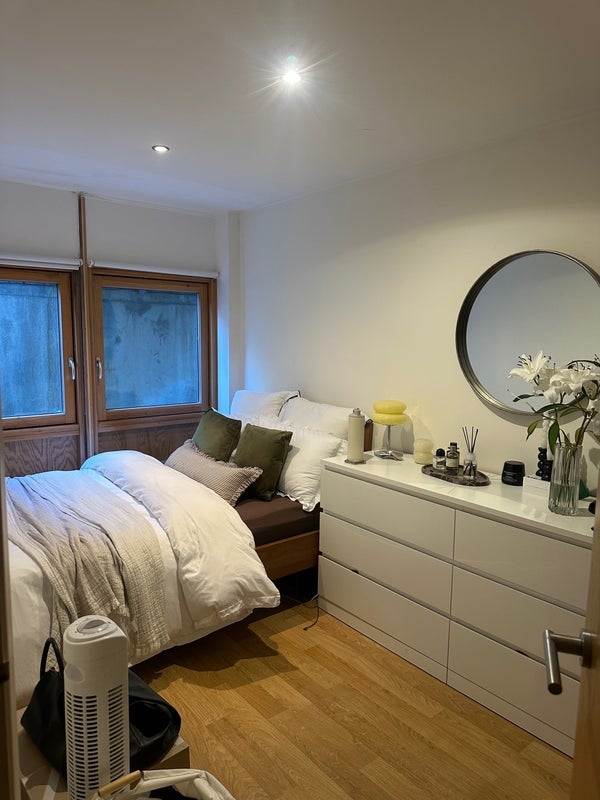 Room Blackstock Road in Greater London
