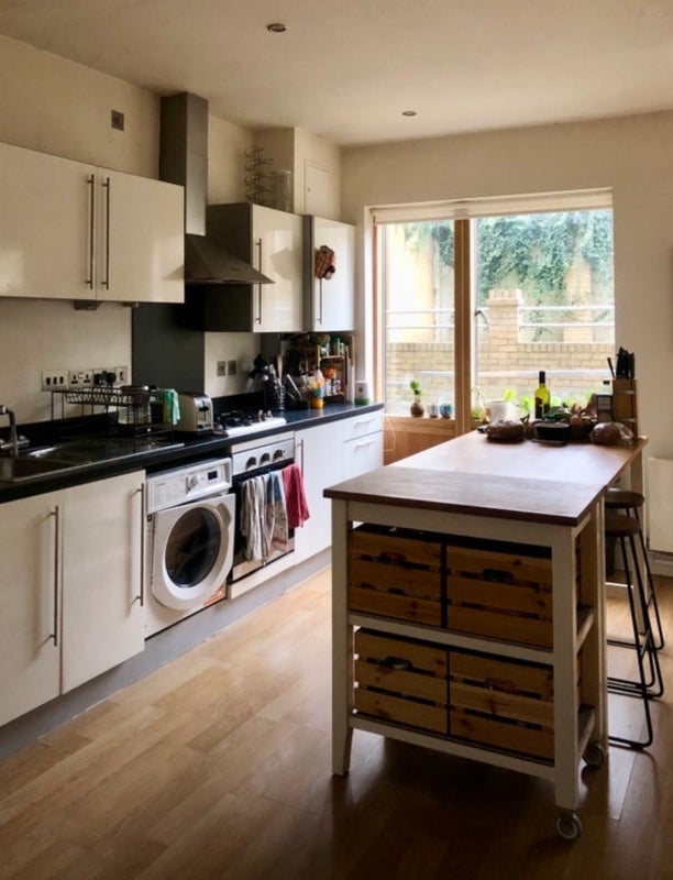Room Blackstock Road in Greater London