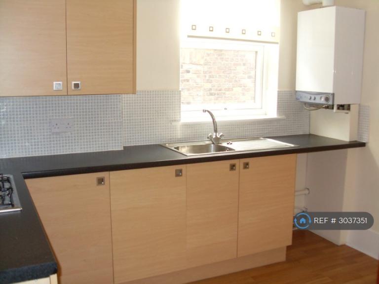 Flat Lorne Road in Oxton Village