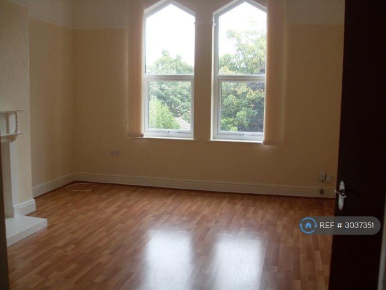 Flat Lorne Road in Oxton Village