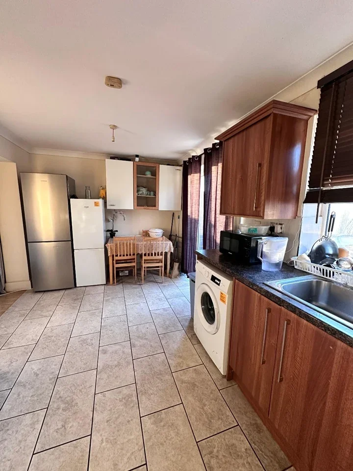 Room Selan Gardens in Greater London
