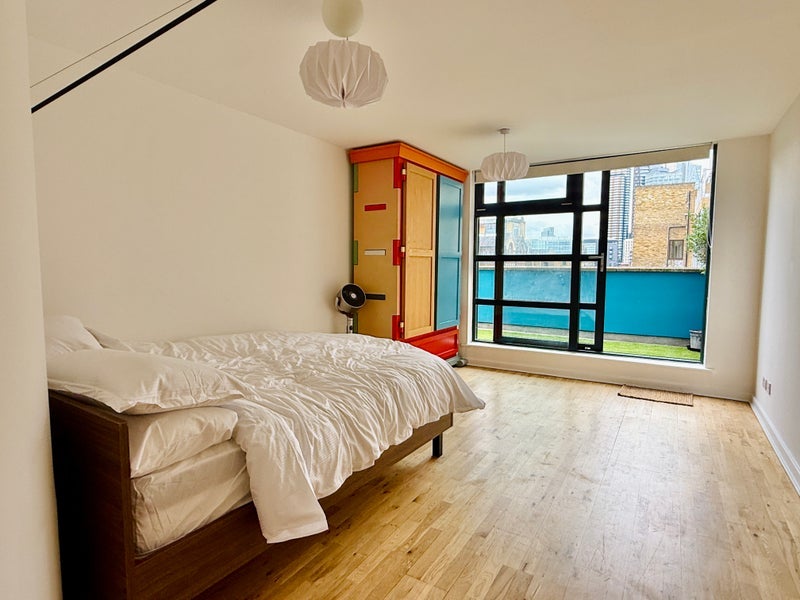 Room Drysdale Street in Greater London