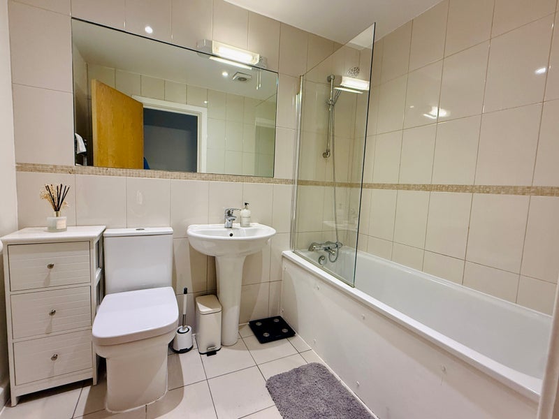 Room Drysdale Street in Greater London