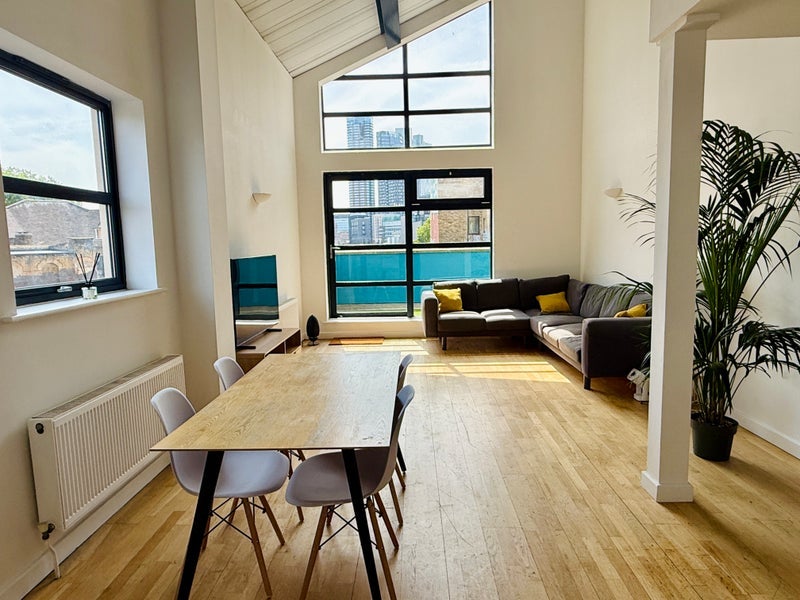 Room Drysdale Street in Greater London