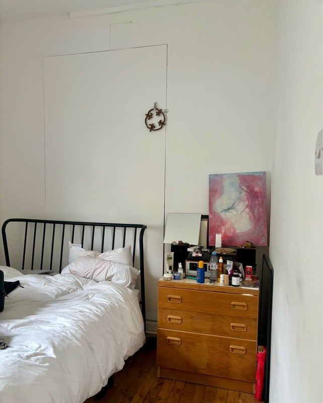 Room Tudor Grove in Greater London