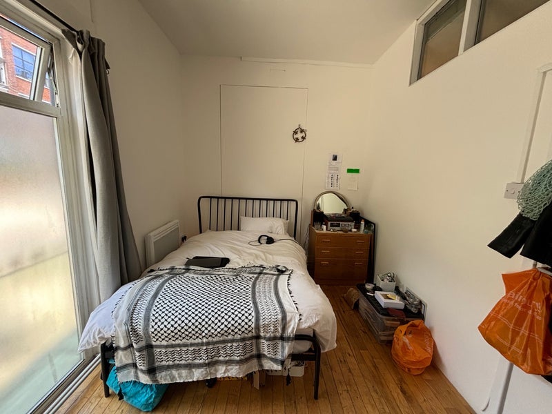 Room Tudor Grove in Greater London
