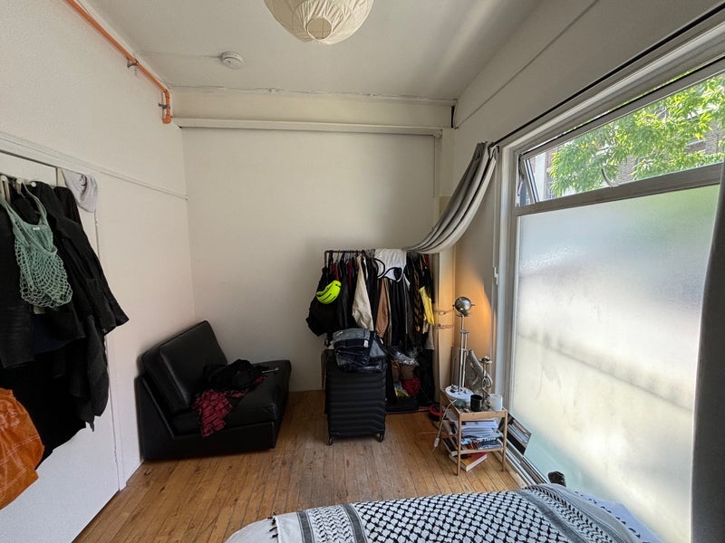 Room Tudor Grove in Greater London