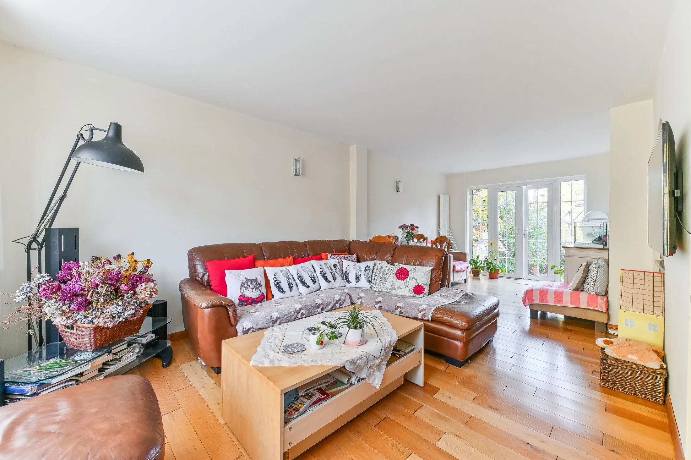 House Bowness Crescent in Greater London