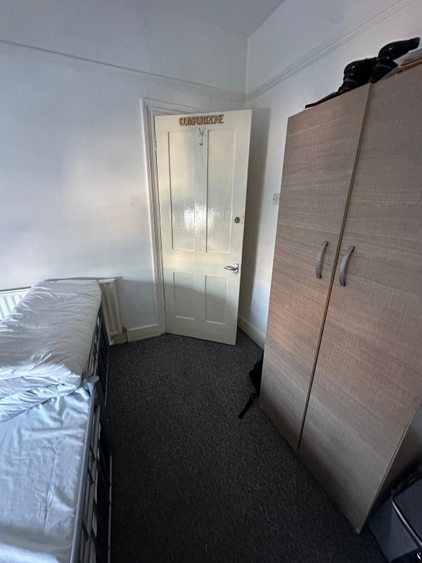 Room Shrubland Road in Greater London